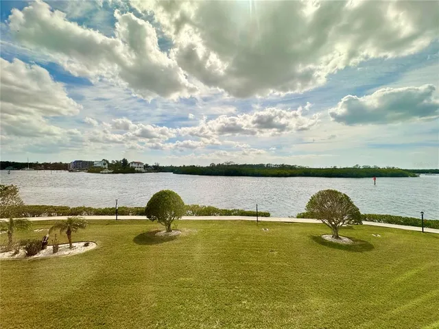 $1,950 | 8150 Brent Street, Unit 716, Port Richey, FL 34668