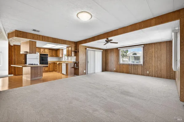 a view of empty room with floor to ceiling window