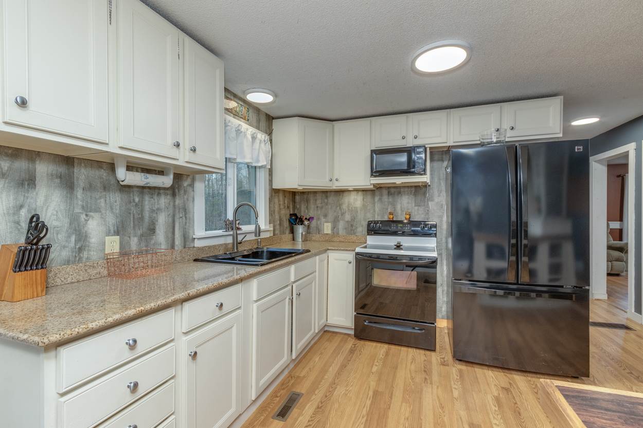93 Rogers Road Belmont, NH 03220 - Photo 12 of 37