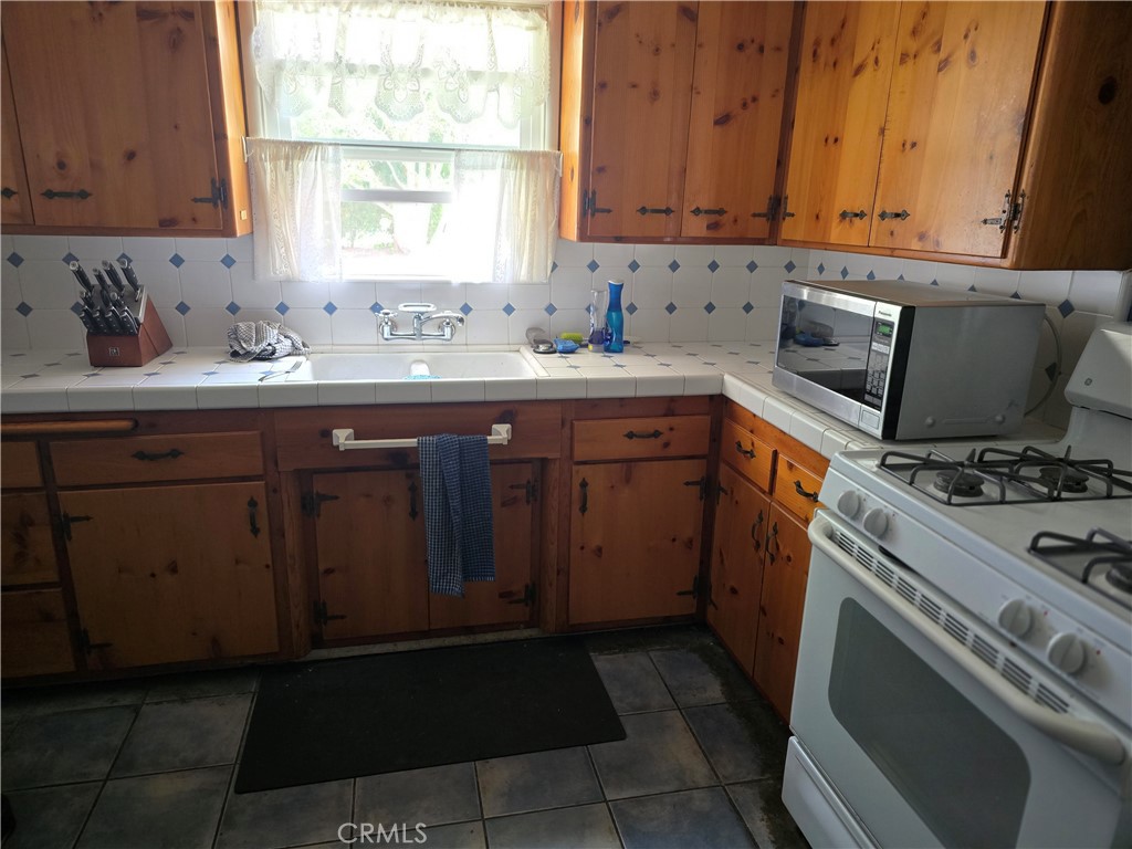 3516 McKinley Street Riverside, CA 92506 - Photo 3 of 6 View of kitchen (Pics will be updated soon)