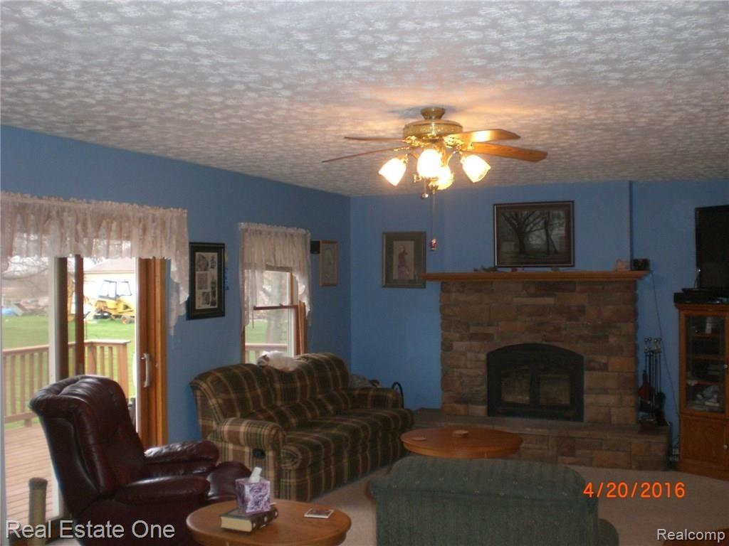 26523 25 Mile Road New Baltimore, MI 48051 - Photo 21 of 37 Huge family room