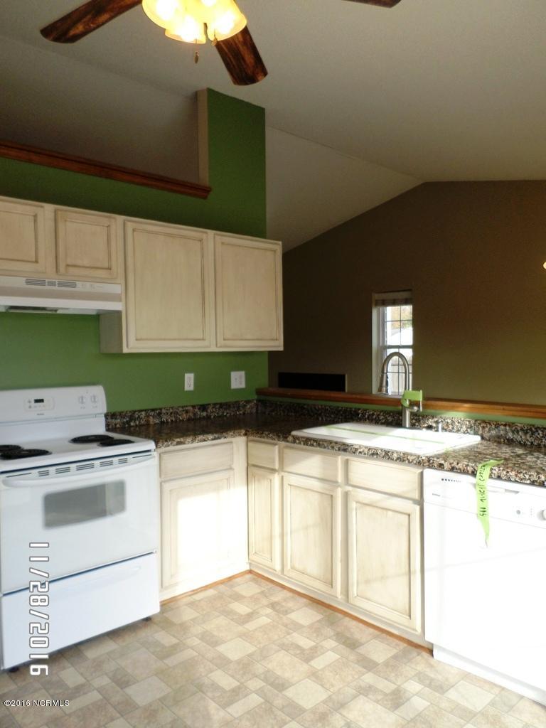 119 Linden Road Richlands, NC 28574 - Photo 11 of 29 SAM_6438