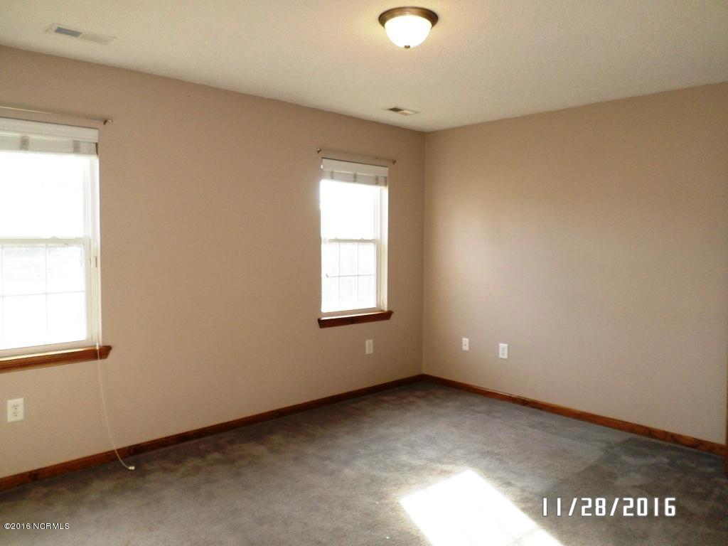 119 Linden Road Richlands, NC 28574 - Photo 15 of 29 SAM_6450
