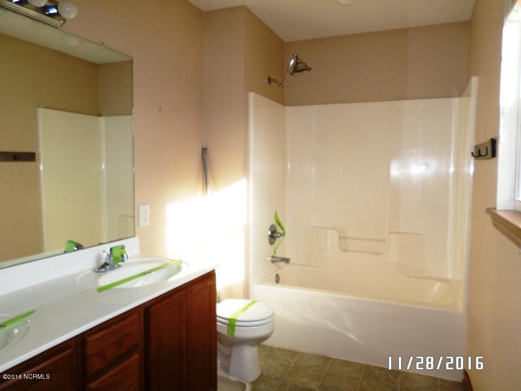 119 Linden Road Richlands, NC 28574 - Photo 19 of 29 SAM_6454