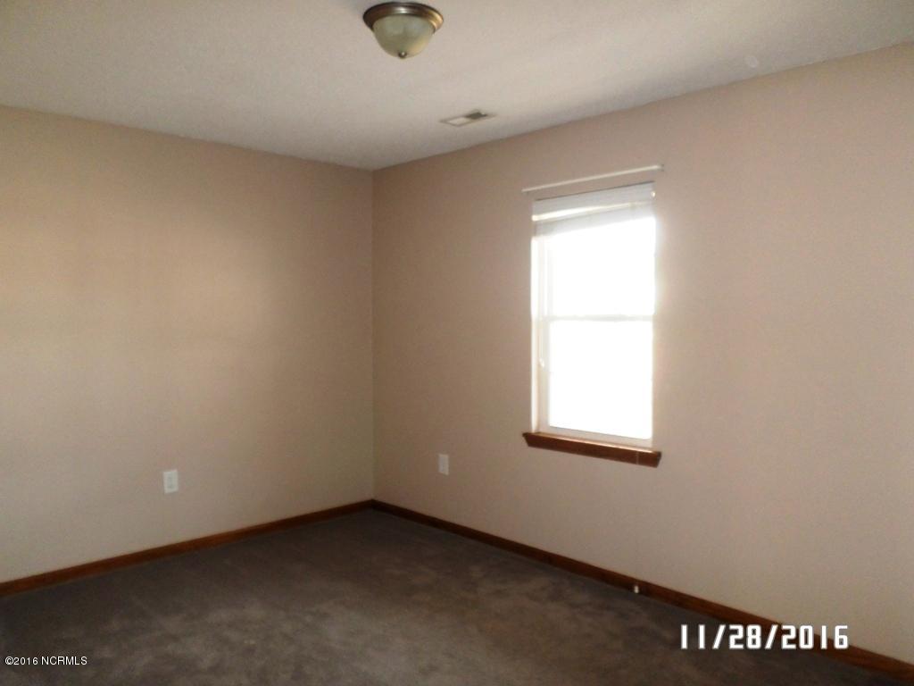 119 Linden Road Richlands, NC 28574 - Photo 27 of 29 SAM_6448