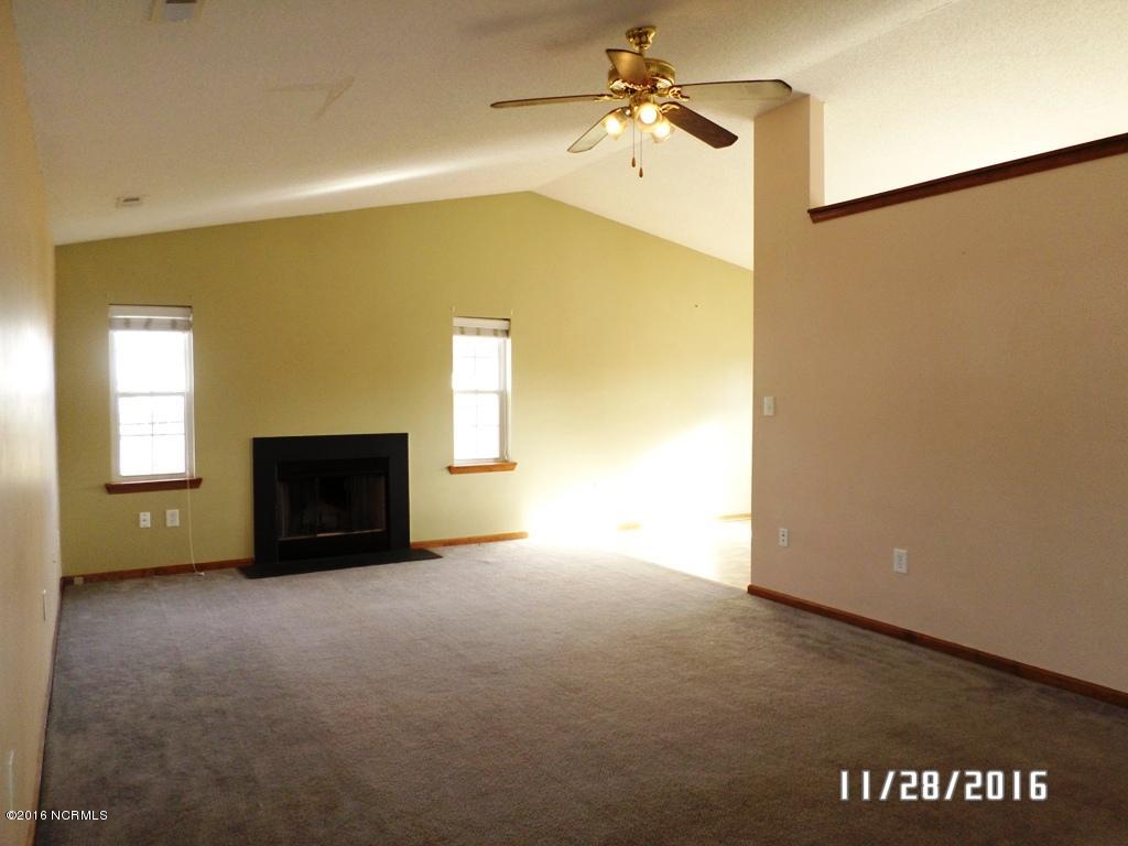 119 Linden Road Richlands, NC 28574 - Photo 3 of 29 SAM_6429
