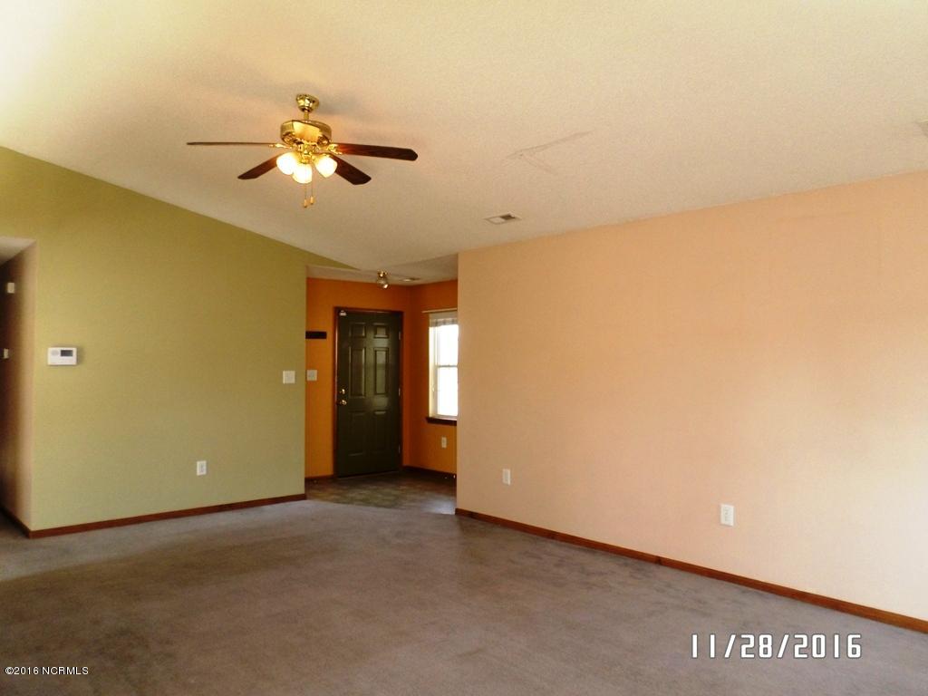 119 Linden Road Richlands, NC 28574 - Photo 4 of 29 SAM_6430