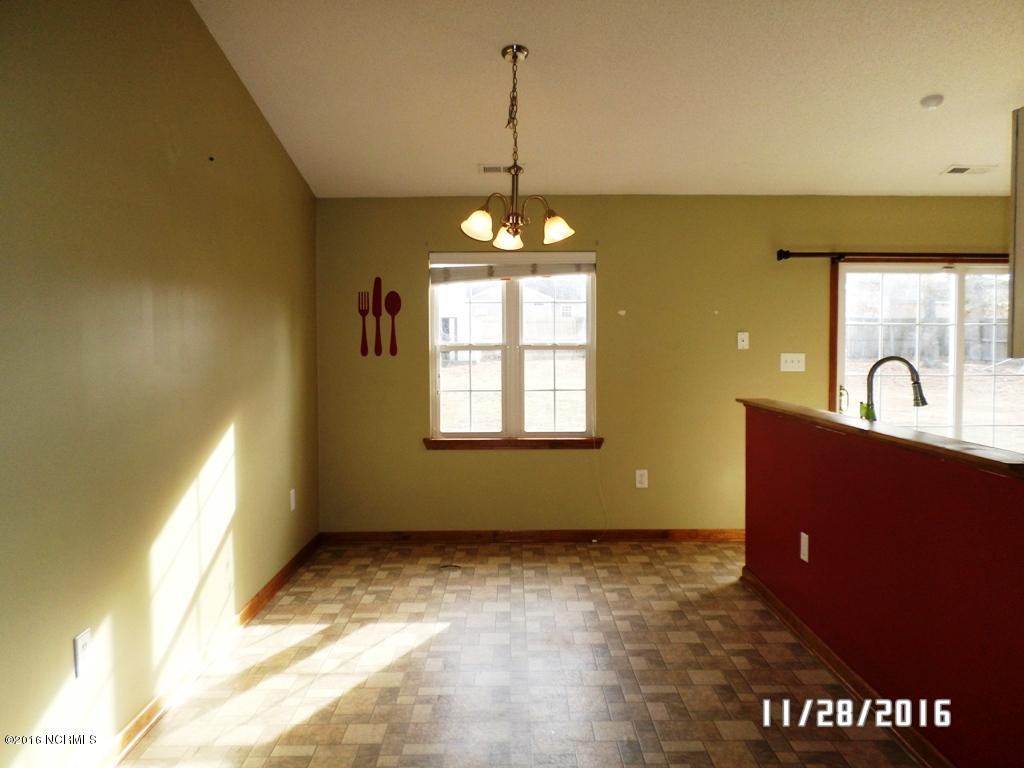 119 Linden Road Richlands, NC 28574 - Photo 5 of 29 SAM_6432