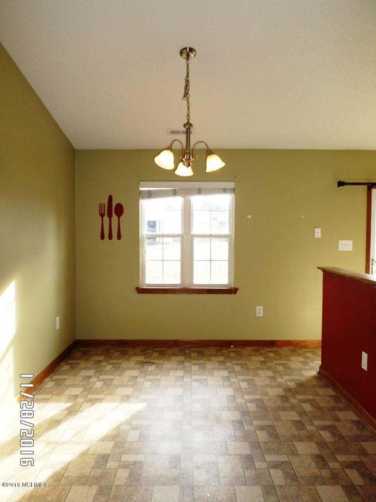 119 Linden Road Richlands, NC 28574 - Photo 6 of 29 SAM_6433
