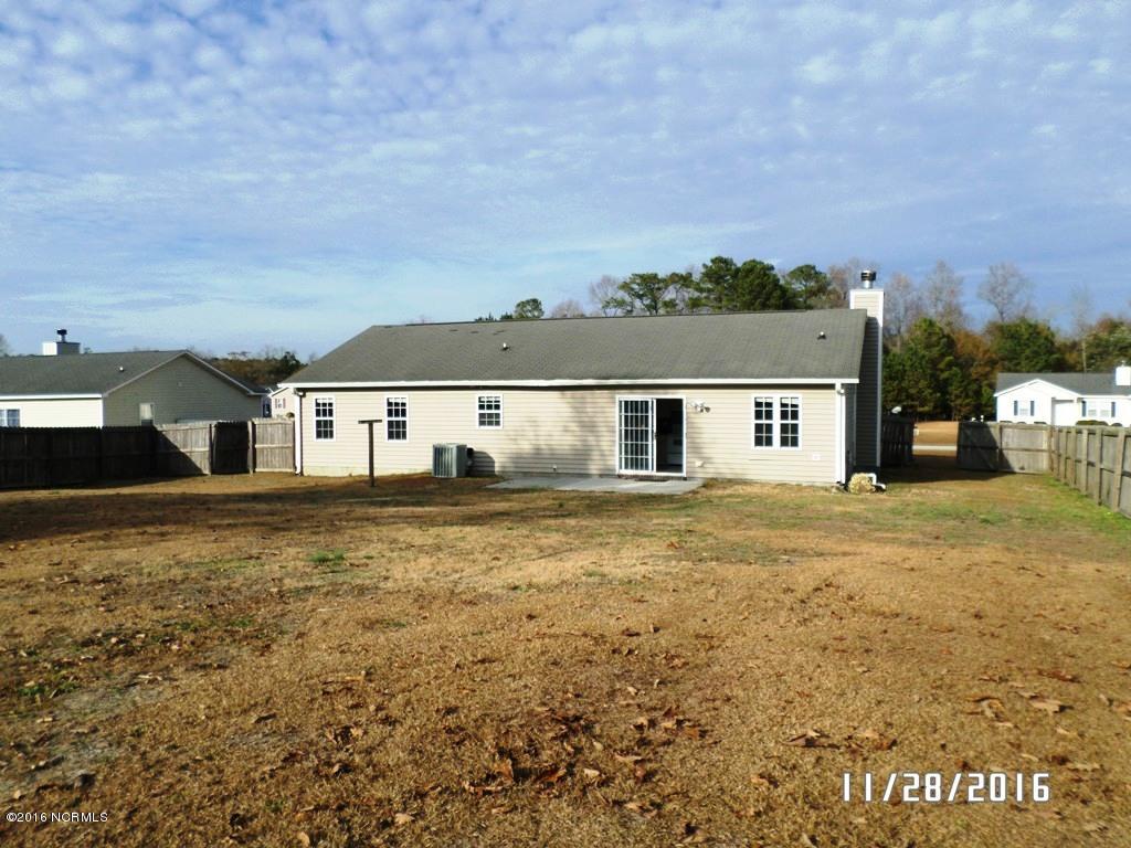 119 Linden Road Richlands, NC 28574 - Photo 7 of 29 SAM_6463