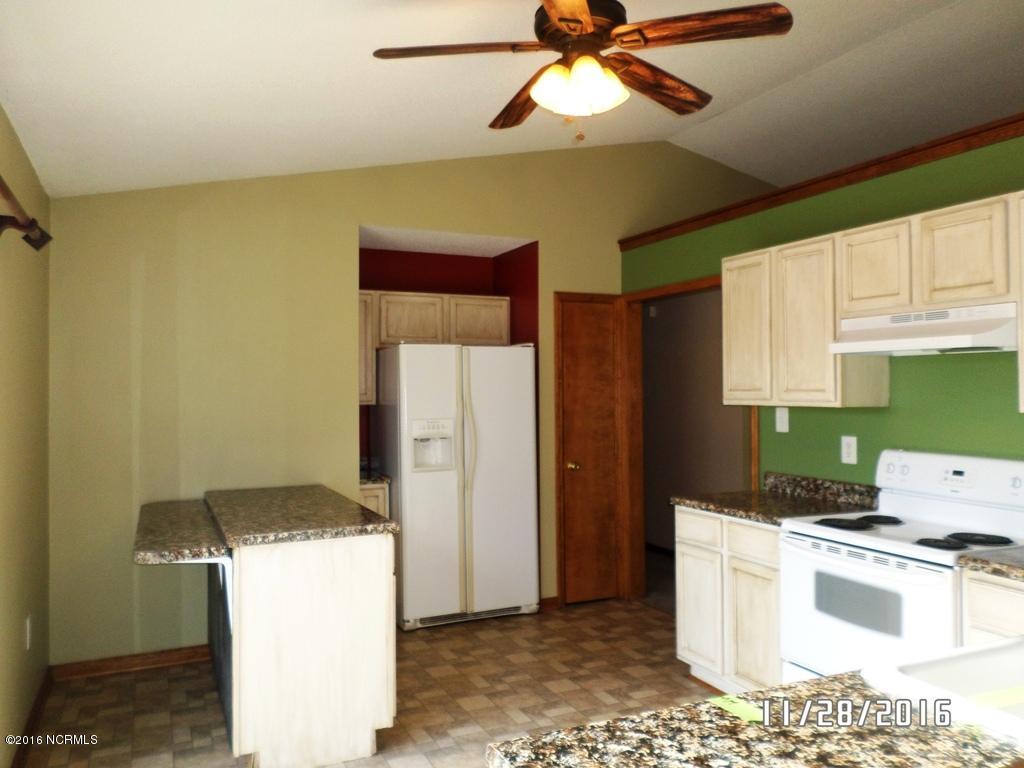 119 Linden Road Richlands, NC 28574 - Photo 8 of 29 SAM_6435