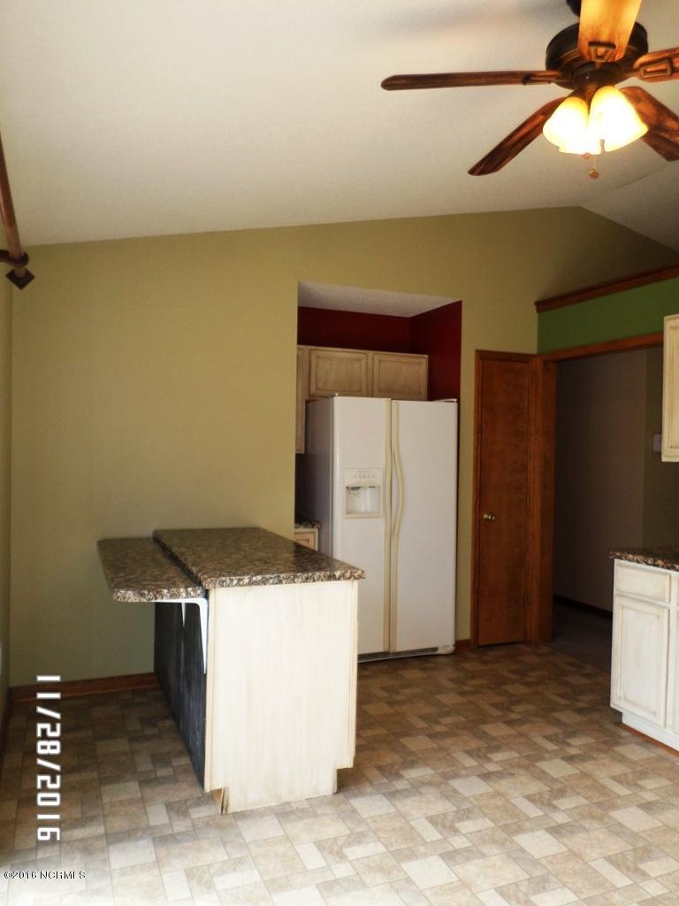119 Linden Road Richlands, NC 28574 - Photo 9 of 29 SAM_6436