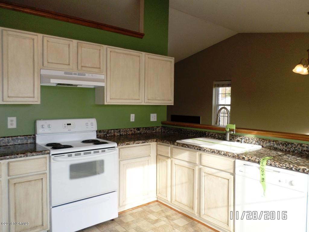 119 Linden Road Richlands, NC 28574 - Photo 10 of 29 SAM_6437