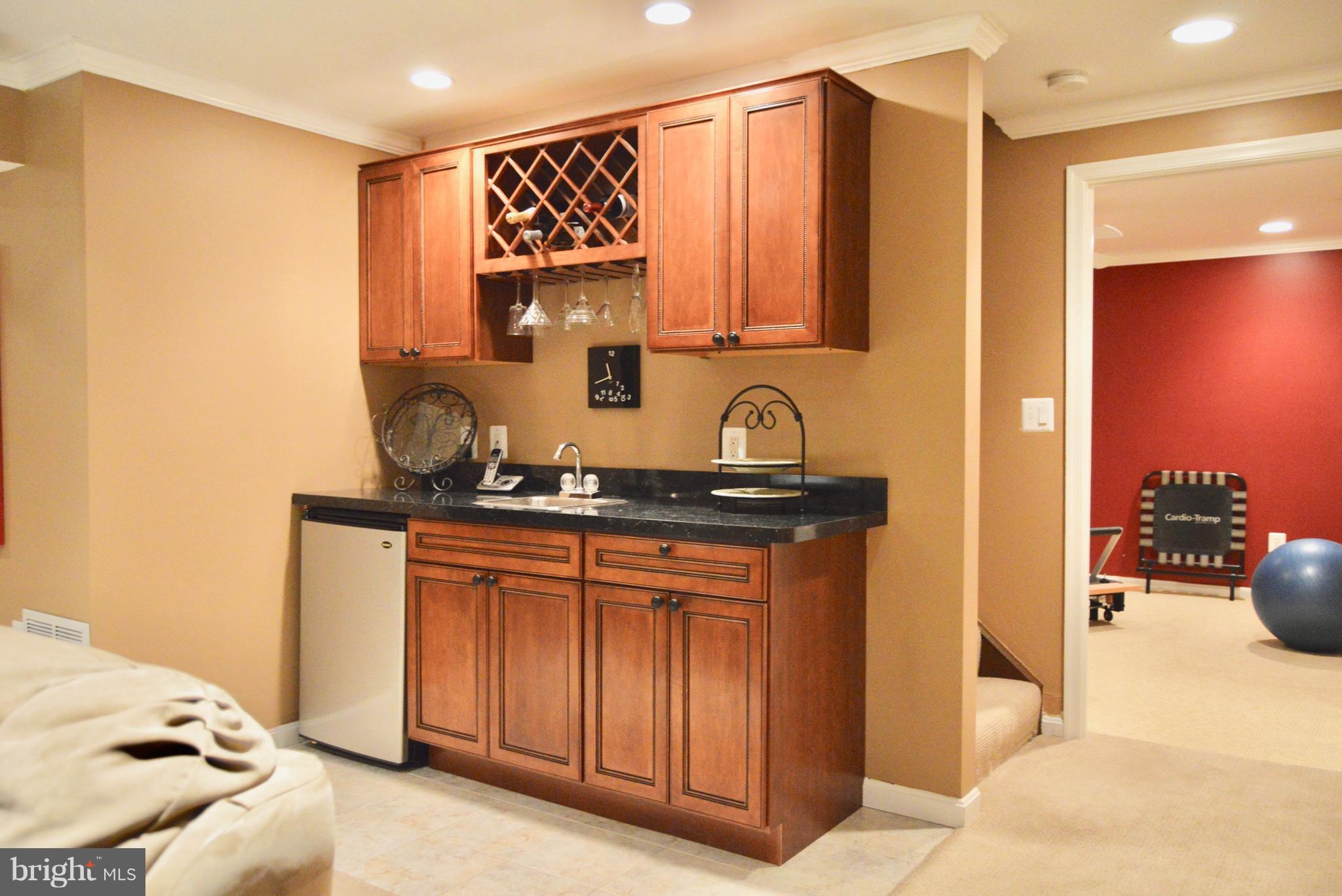 8055 Athena Street Springfield, VA 22153 - Photo 23 of 29 Full wet-bar for guests to enjoy!