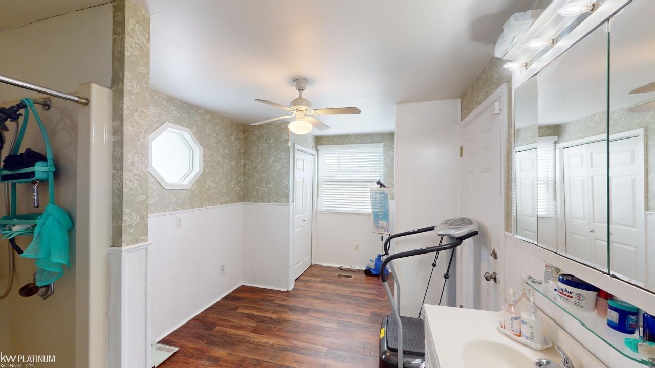 1460 Hampton Road Mount Clemens, MI 48043 - Photo 20 of 32 50137778-fa1887c0-2253-4add-8a38-dd381e46ac5c.JPG