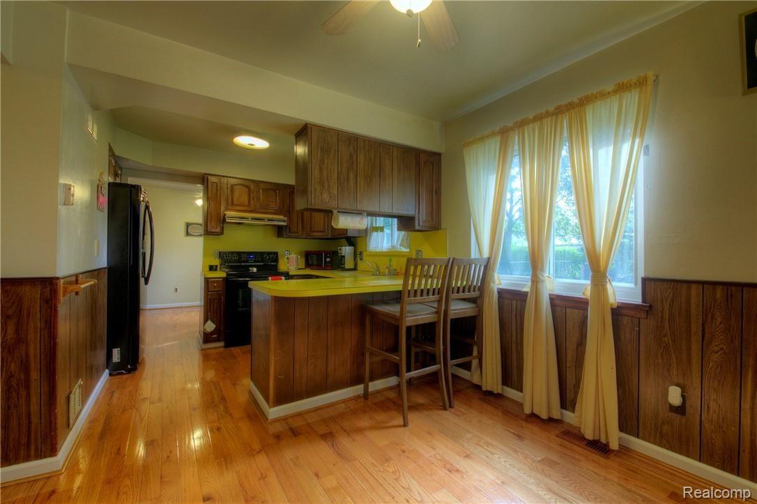 44139 Arlington Road Canton, MI 48187 - Photo 13 of 36 13 Kitchen.jpg