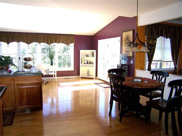 96 Amberville Road North Andover, MA 01845 - Photo 5 of 18 Gallery Image 5