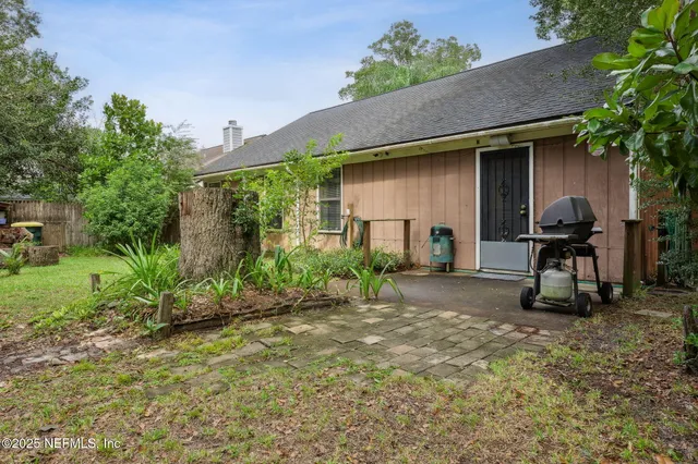 a house view with a outdoor space