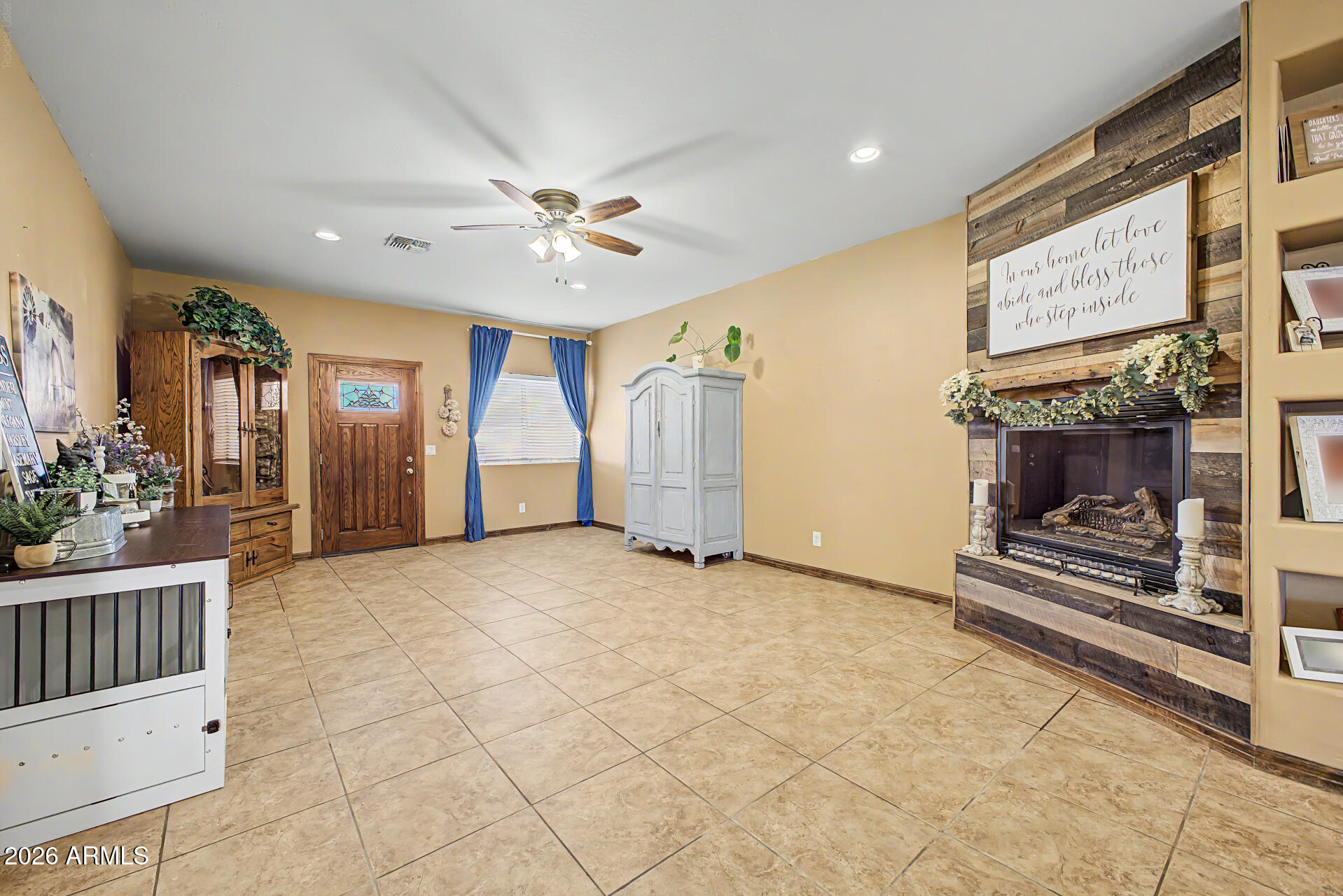 2402 West Roughrider Road New River, AZ 85087 - Photo 8 of 38 8 - Roughrider