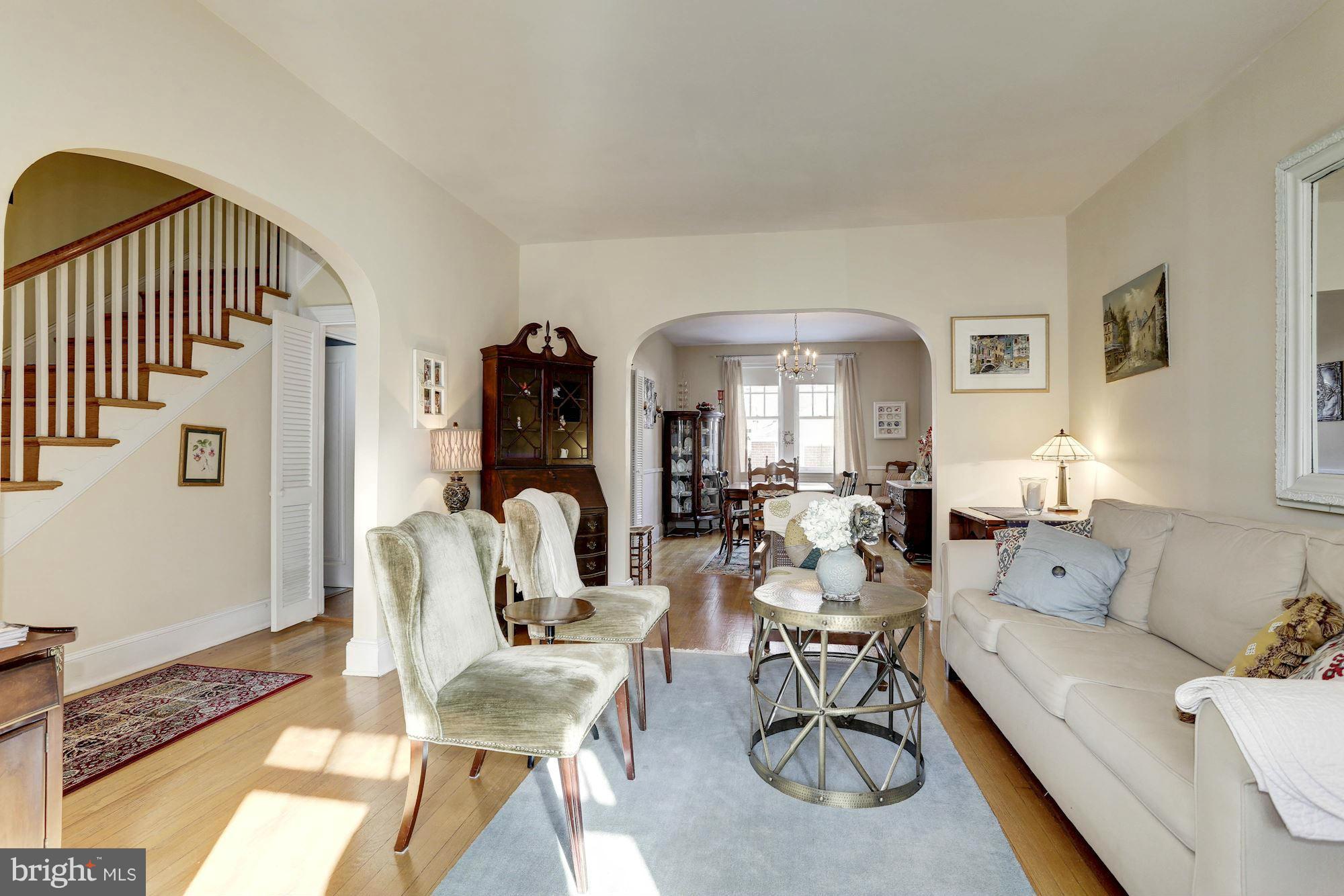 400 Hopkins Road Baltimore, MD 21212 - Photo 6 of 30 Living Room leads to bright dining room