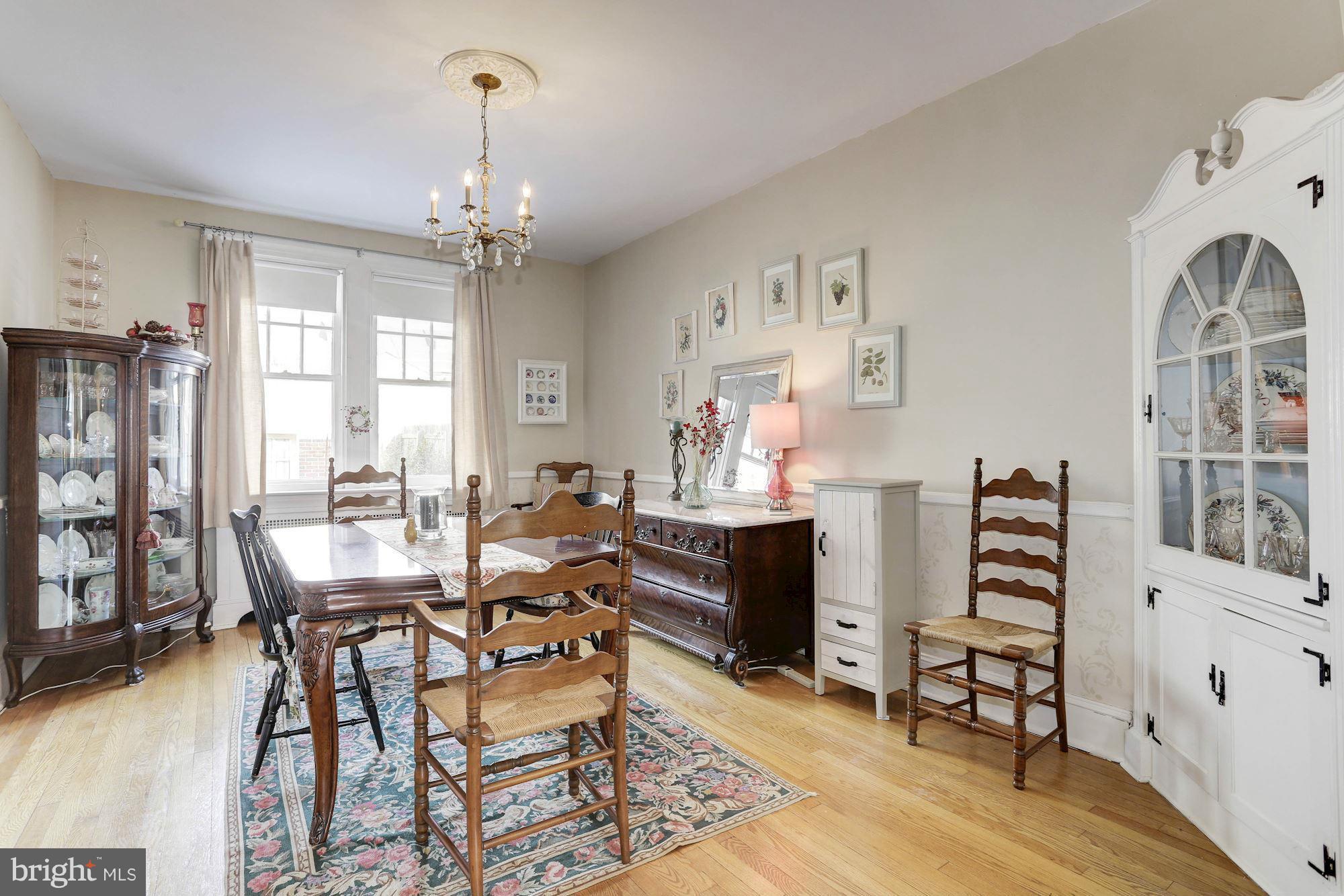 400 Hopkins Road Baltimore, MD 21212 - Photo 7 of 30 Over-sized room with china cabinet