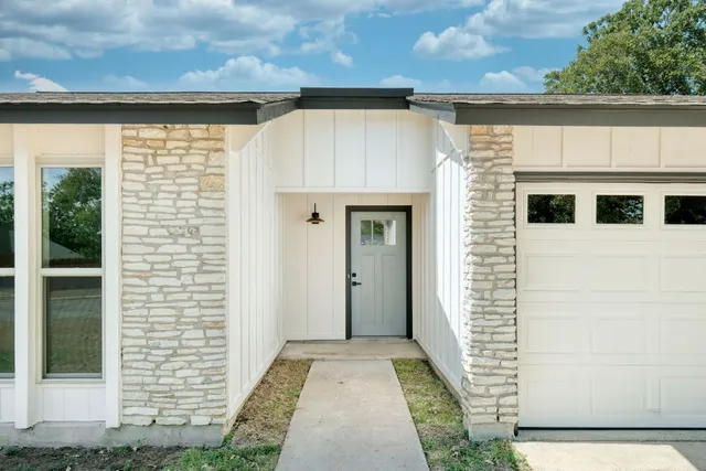 $2,000 | 1702 Wagon Gap Drive, Round Rock, TX 78681