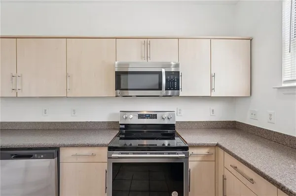 $2,695 | 2596 Bates Street Southeast, Smyrna, GA 30080