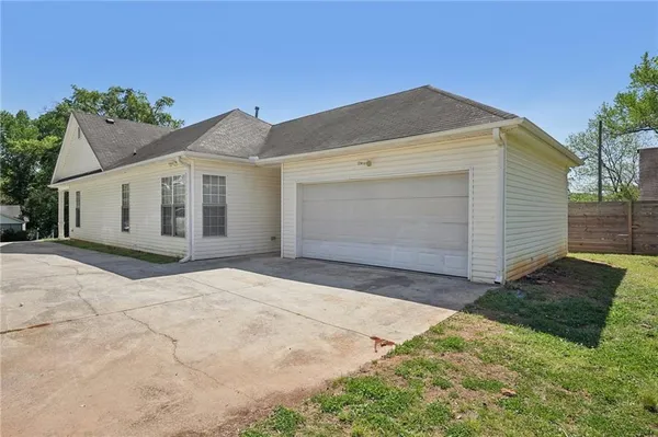 $2,695 | 2596 Bates Street Southeast, Smyrna, GA 30080