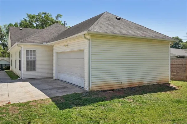 $2,695 | 2596 Bates Street Southeast, Smyrna, GA 30080