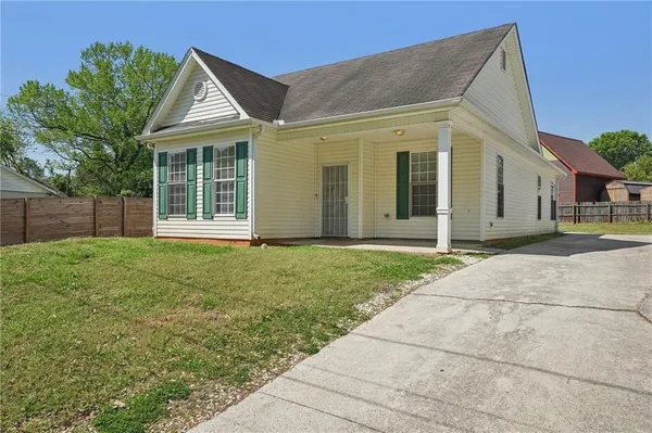 $2,695 | 2596 Bates Street Southeast, Smyrna, GA 30080