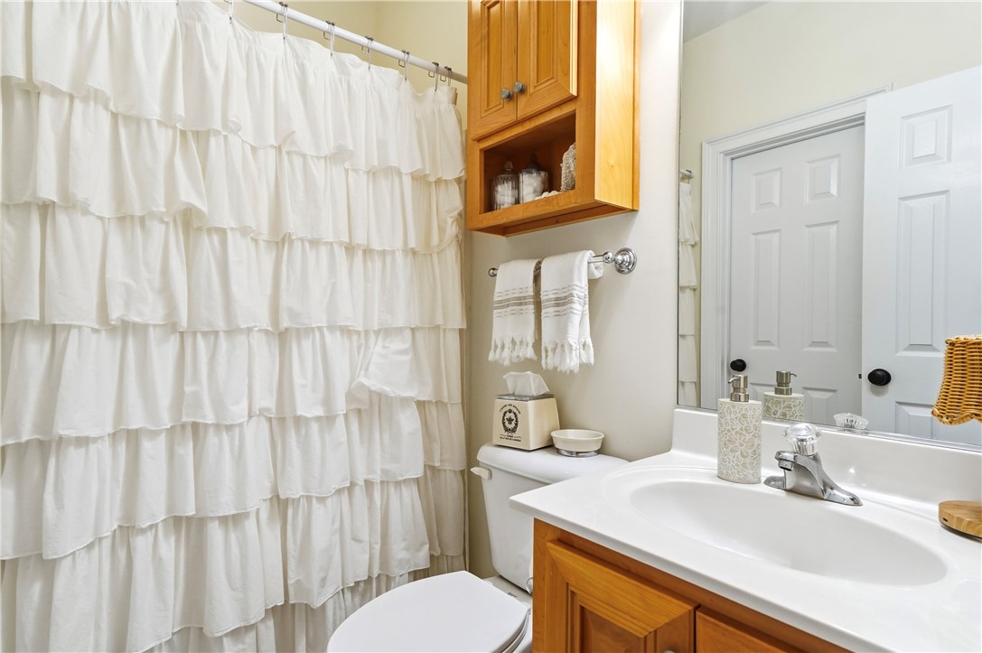 180 Palm Street St. Simons Island, GA 31522 - Photo 11 of 17 Guest Bath with two entrances