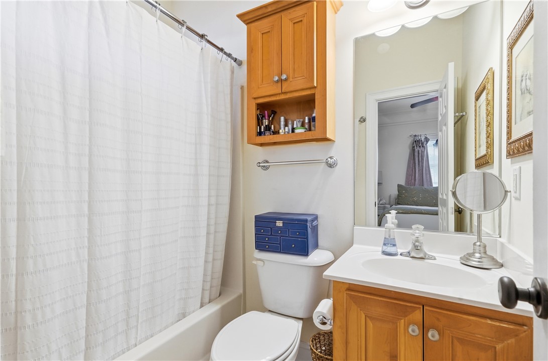 180 Palm Street St. Simons Island, GA 31522 - Photo 16 of 17 Ensuite bathroom