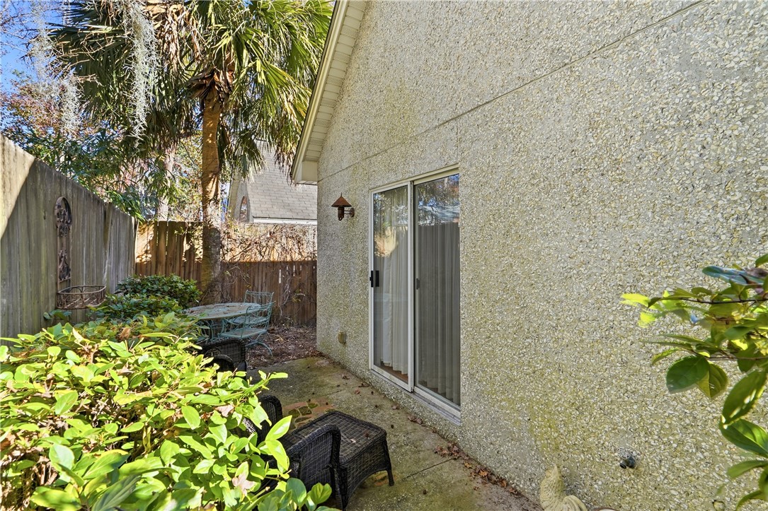 180 Palm Street St. Simons Island, GA 31522 - Photo 17 of 17 Patio green space