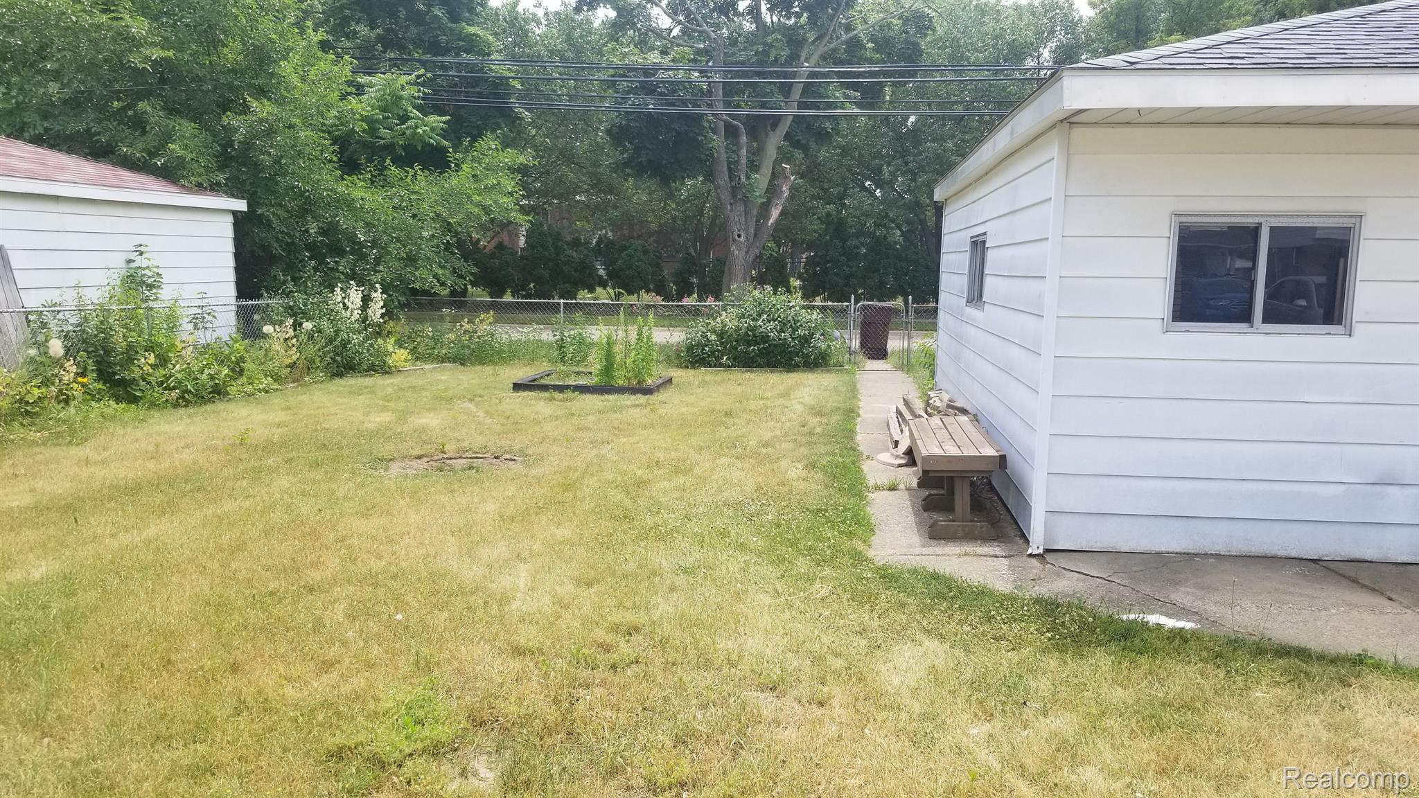 8358 Harding Street Center Line, MI 48015 - Photo 4 of 23 Gallery Image 4