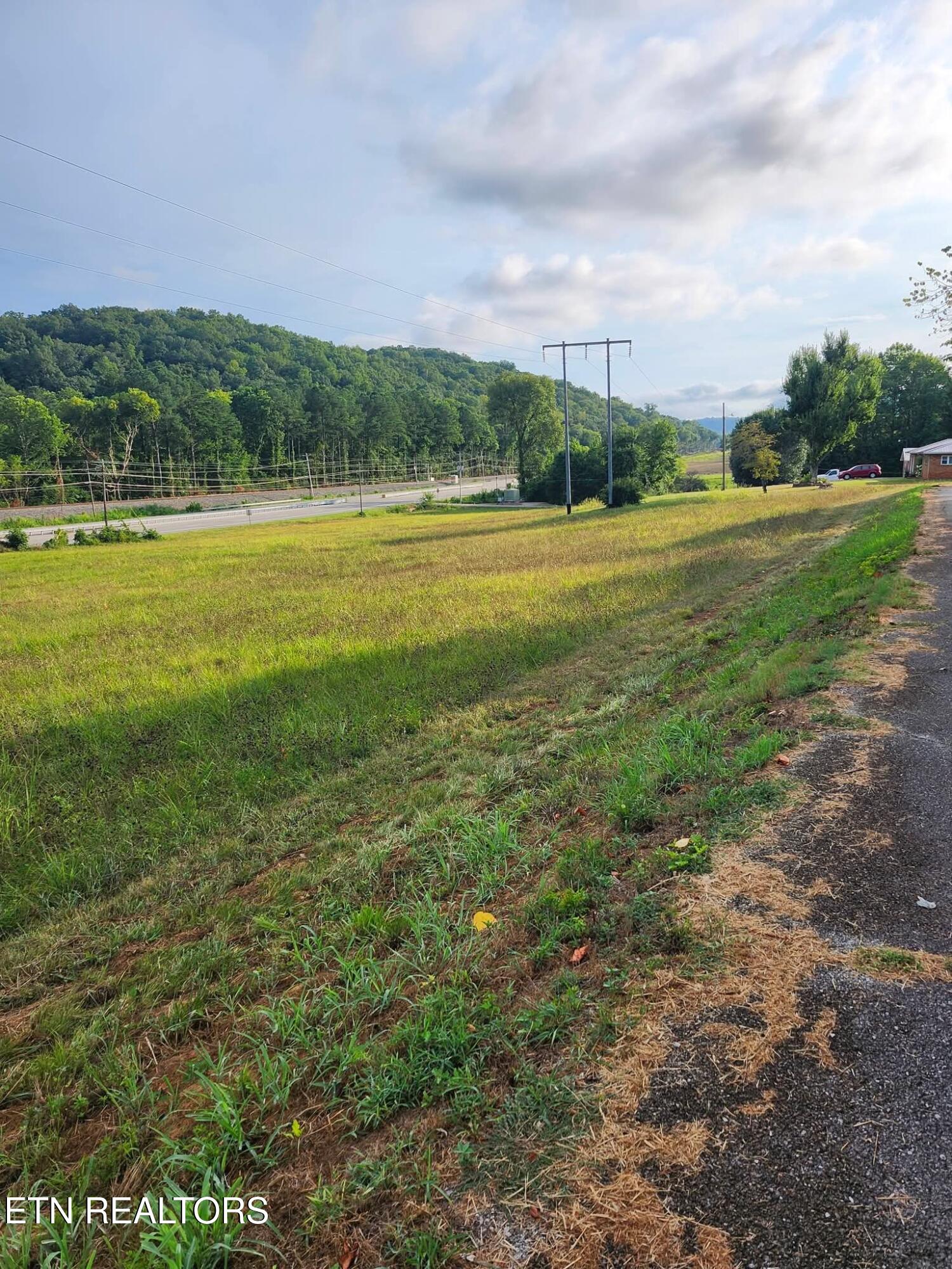 112 Ridge Crest Road Harriman, TN 37748 - Photo 3 of 5 IMG_20260109_192824 (1)