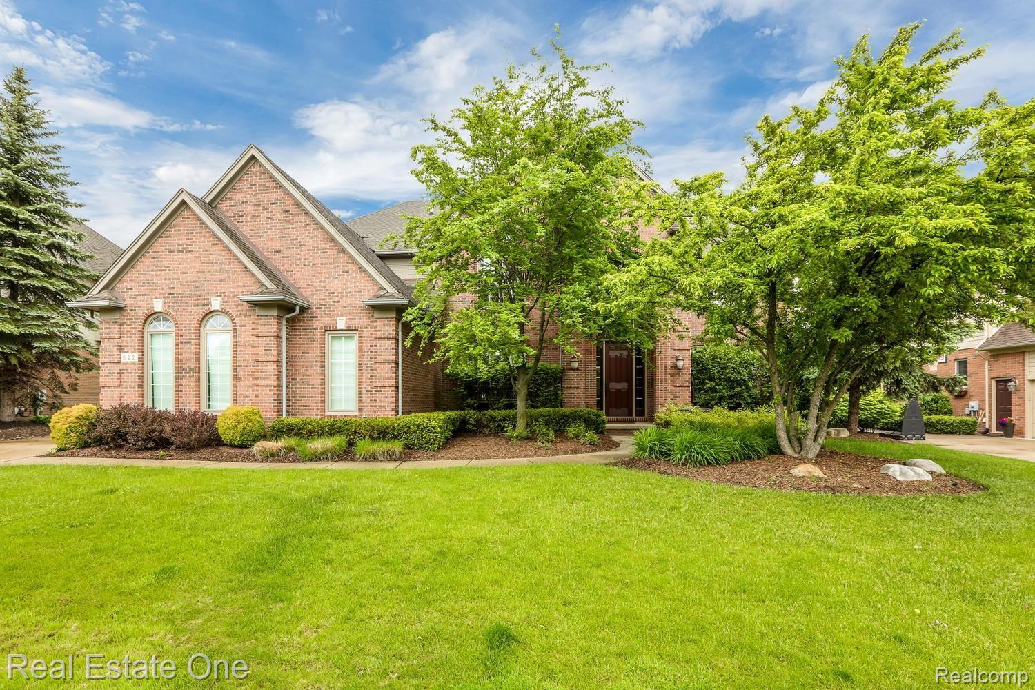 622 Springview Drive Rochester, MI 48307 - Photo 1 of 21 622 Springview Dr Rochester MI-large-037-35-622 Springview Dr Rochester-1500x1000-72dpi.jpg