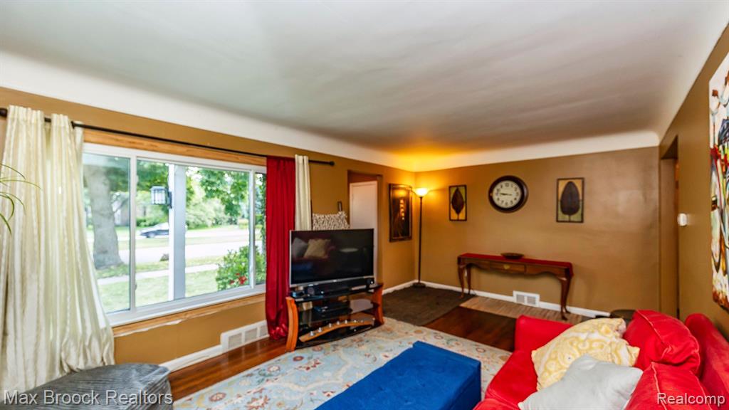 657 Coolidge Road Birmingham, MI 48009 - Photo 9 of 50 Gallery Image 9