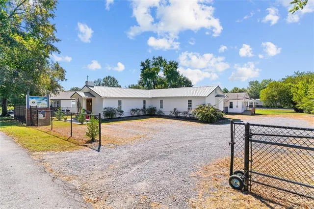 a view of an outdoor space and yard