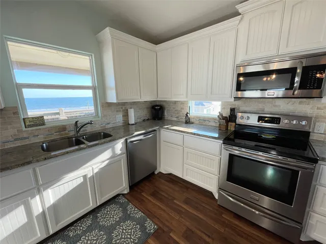 $725,000 | 2506 Howell, Crystal Beach, TX 77650