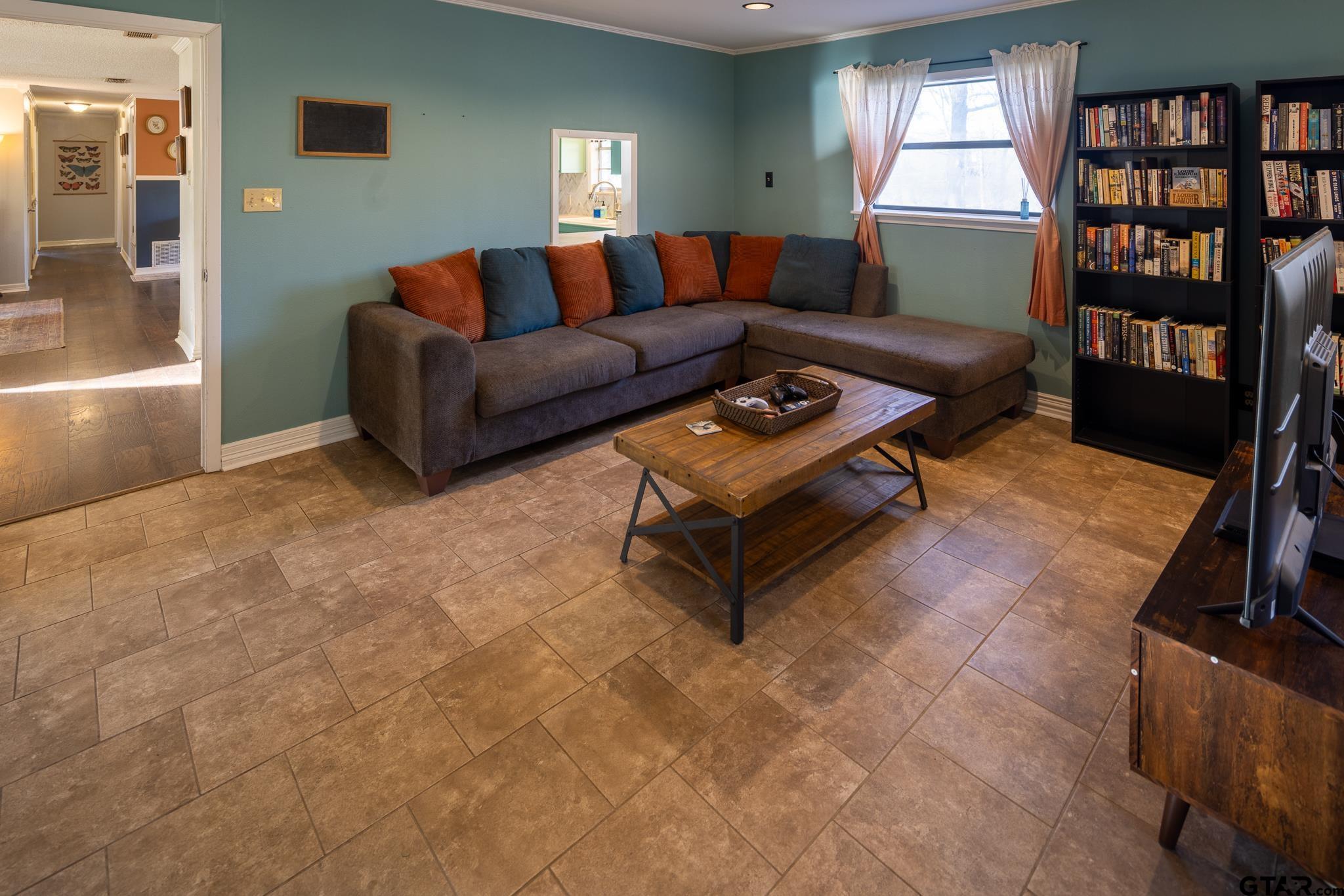 10733 County Road 4150 Tyler, TX 75704 - Photo 19 of 48 a living room with furniture and a book shelf
