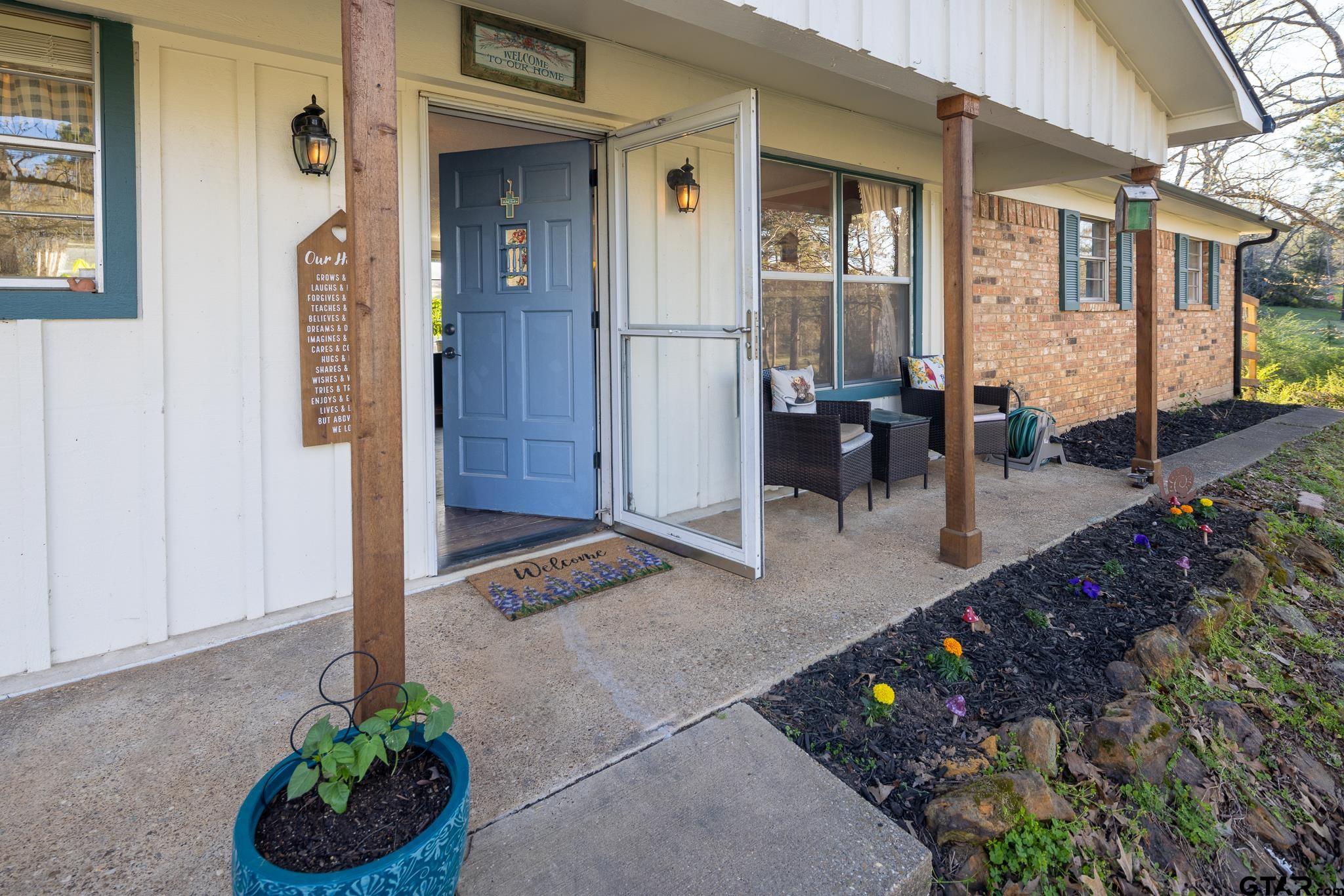10733 County Road 4150 Tyler, TX 75704 - Photo 7 of 48 a lobby with furniture and potted plant