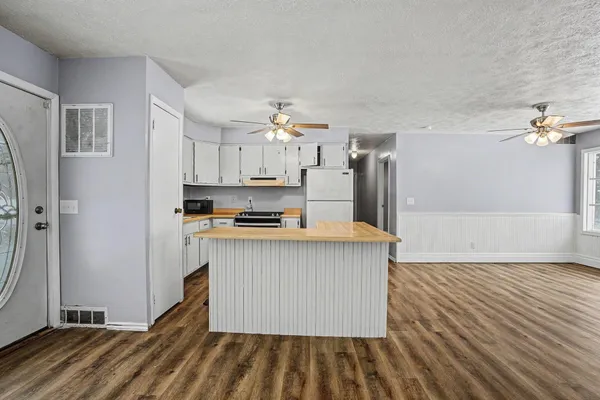 $295,000 | 57153 M-51 South, Dowagiac, MI 49047
