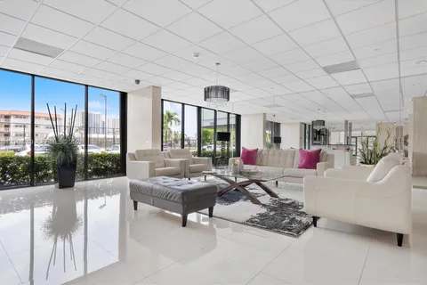 $560,000 | 2017 South Ocean Drive, Unit 910, Hallandale Beach, FL 33009