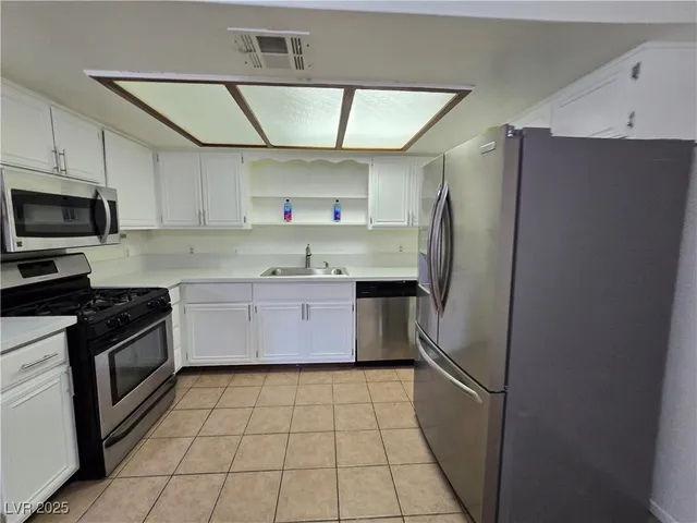 $1,200 | 5576 West Rochelle Avenue, Unit 11A, Las Vegas, NV 89103