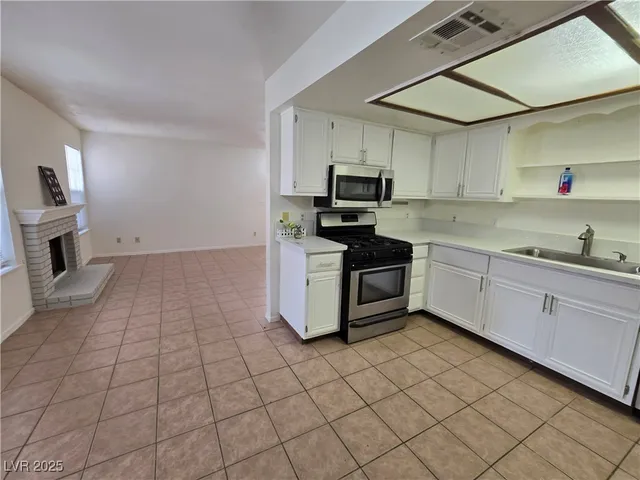$1,200 | 5576 West Rochelle Avenue, Unit 11A, Las Vegas, NV 89103