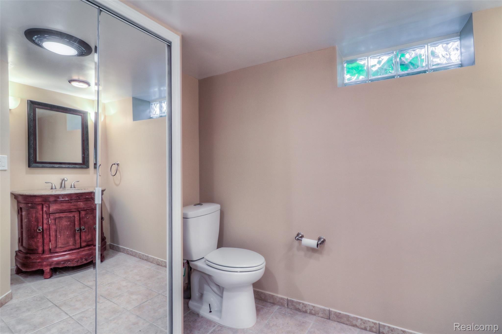 511 Woodside Road Royal Oak, MI 48073 - Photo 23 of 39 -23.jpg
