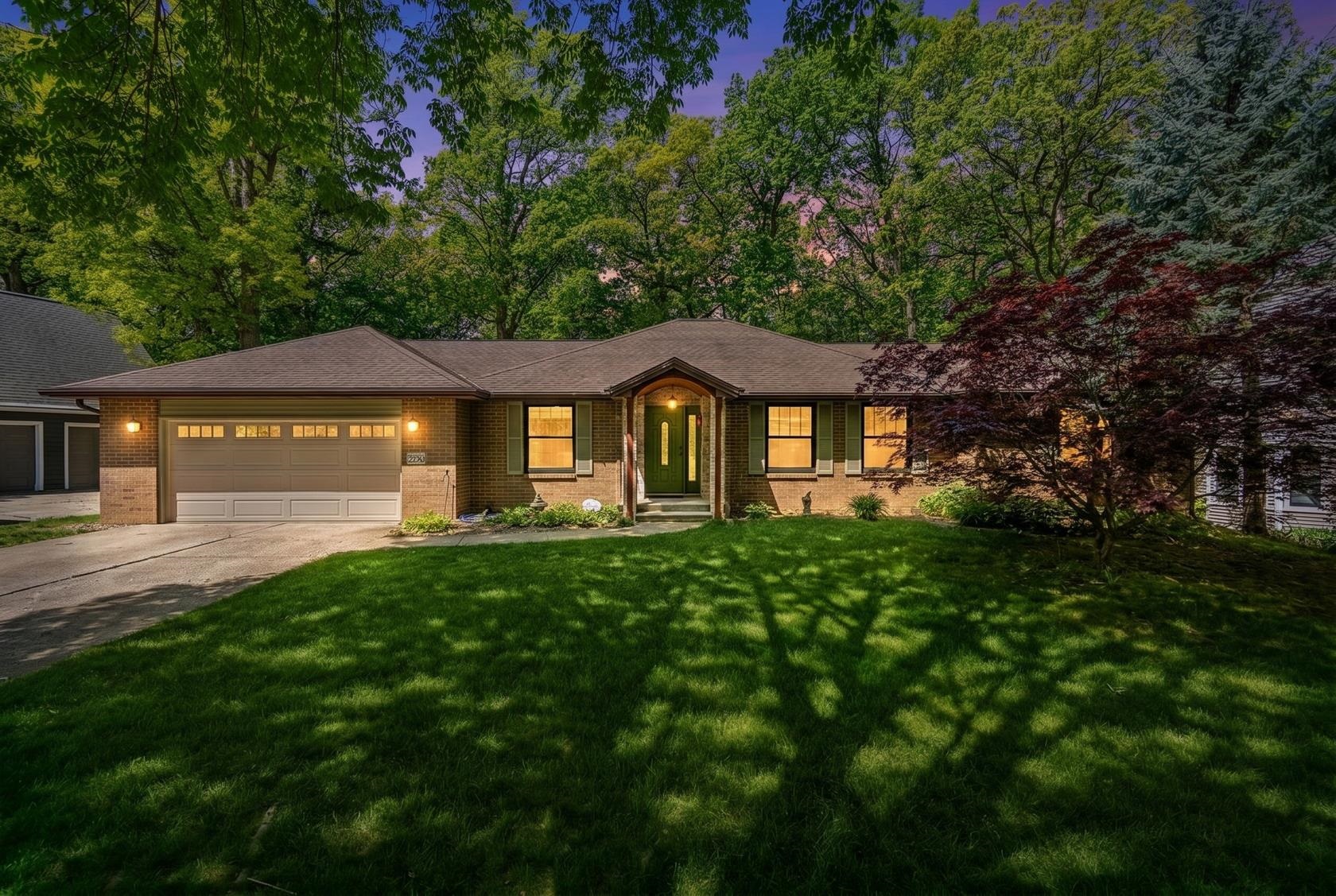 250 Traders Point Green Bay, WI 54302 - Photo 2 of 56