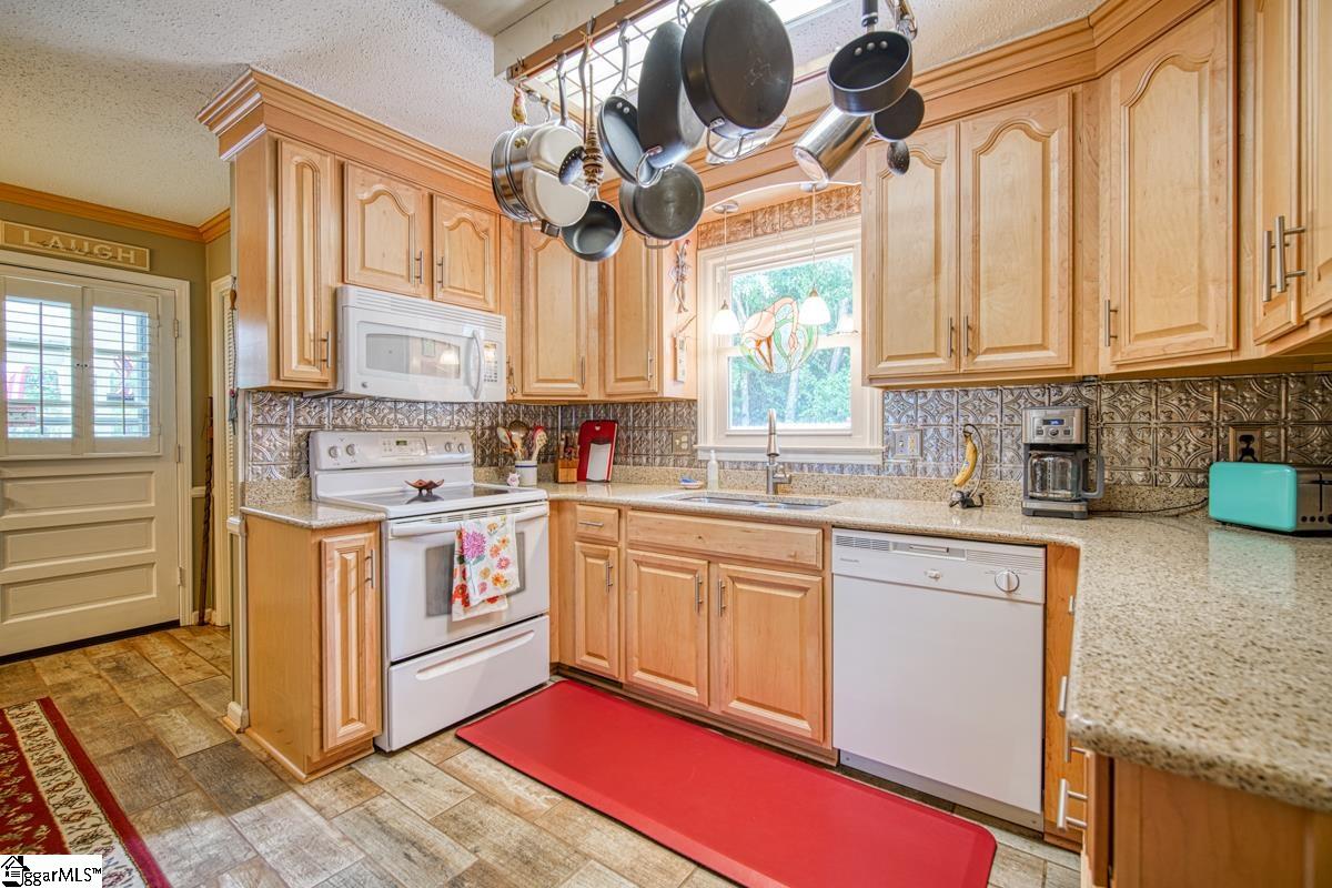 103 Frederick Street Greer, SC 29651 - Photo 11 of 36 Gallery Image 11