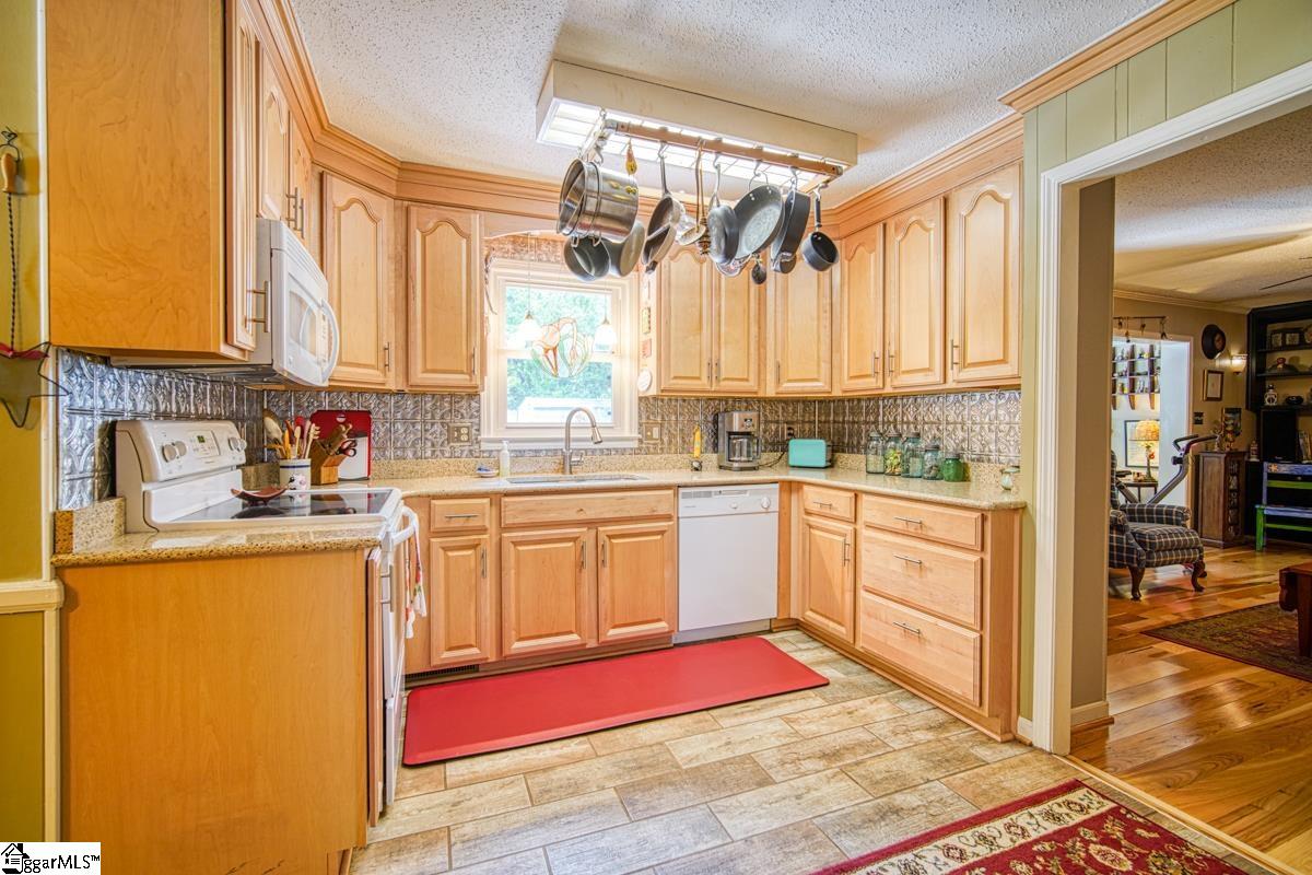 103 Frederick Street Greer, SC 29651 - Photo 10 of 36 Gallery Image 10