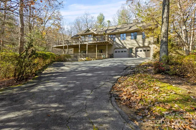a view of a fountain in middle of the yard